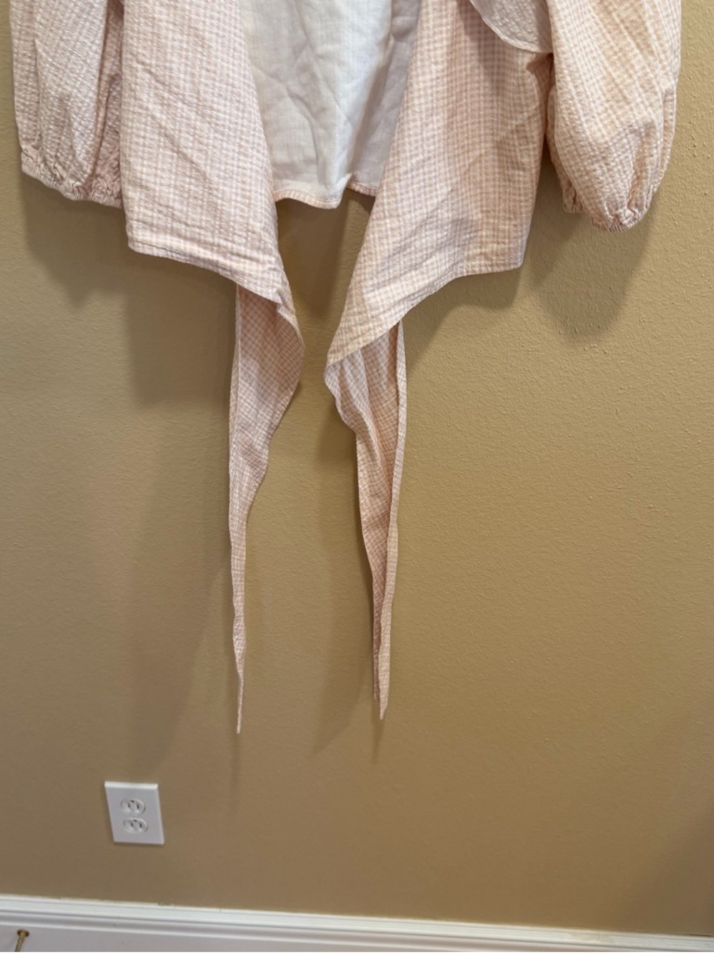 Anthropologie Charlie Holiday Gingham Tie-Front Puff Sleeve Crop Top in Beige S - Picture 10 of 11